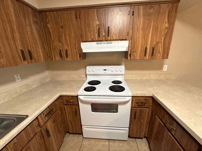 Building Photo - 2555 E Marco Ct