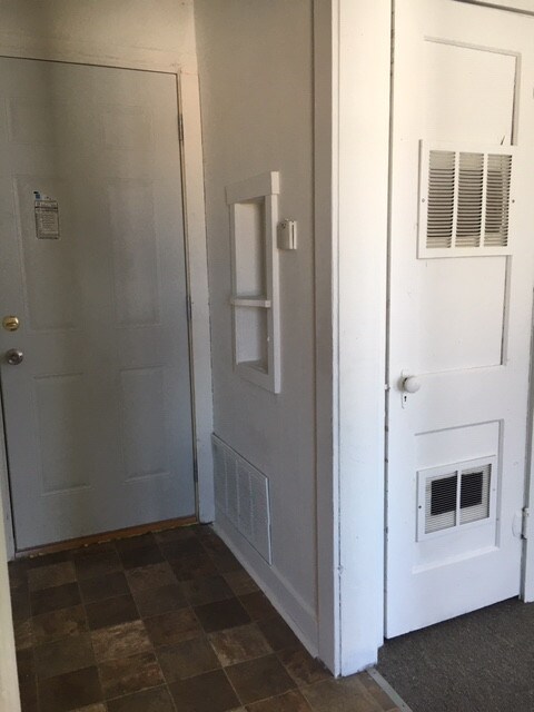 Building Photo - 376 N Elm St