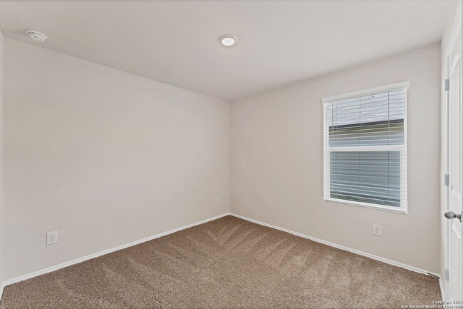 Building Photo - 140 Fireoak Dr