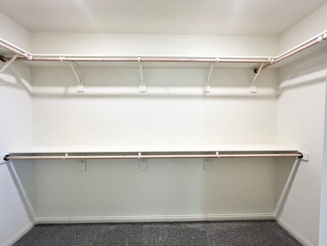 Building Photo - 2625 Dahlia Fls Ave