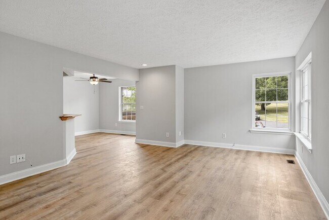 Building Photo - 2258 N Tollgate Cir