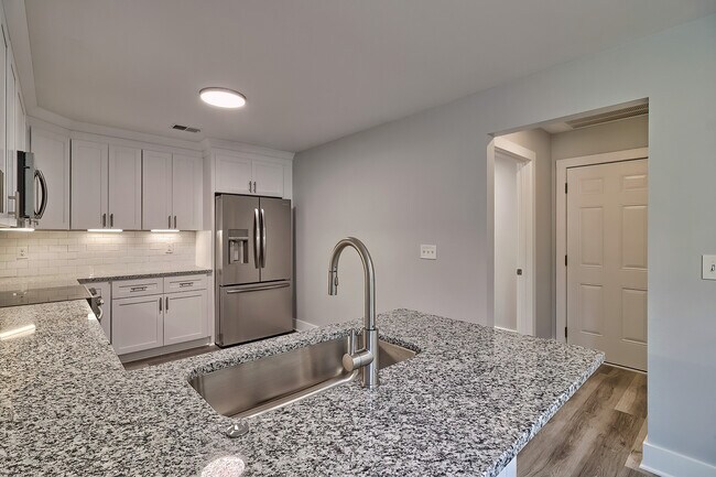 Building Photo - 209 Lynch Ln