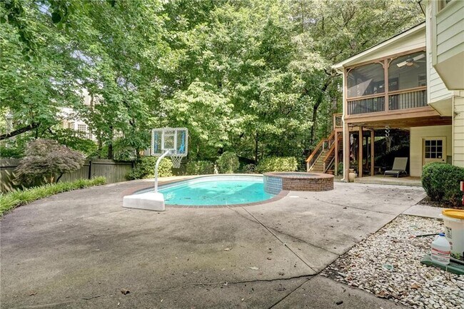 Building Photo - 510 Jacaranda Ct