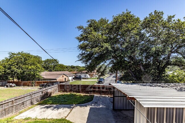 Building Photo - 317 Kashmuir Pl