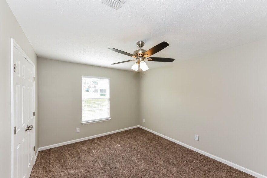 Building Photo - 1910 Lawndale Dr