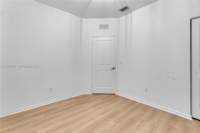 Building Photo - 3529 NW 29th Pl