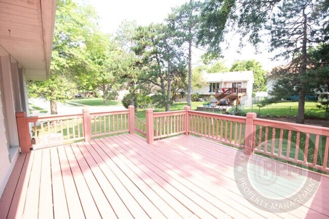 Building Photo - Spacious 3 Bed 3 Bath House