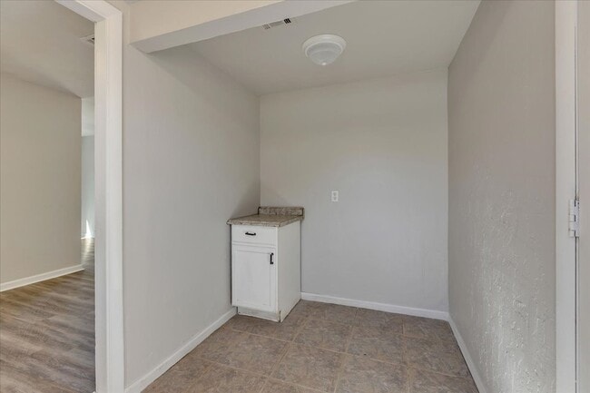 Building Photo - 2000 N Douglas Blvd