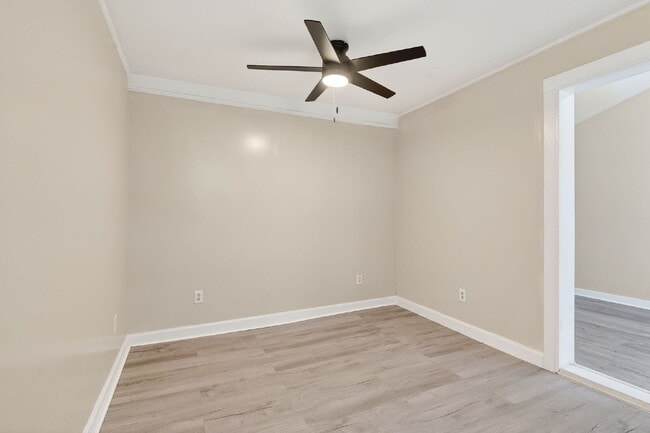 Building Photo - 409 Meadow Rd