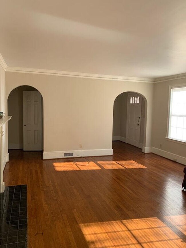 Building Photo - 444 E Park Dr