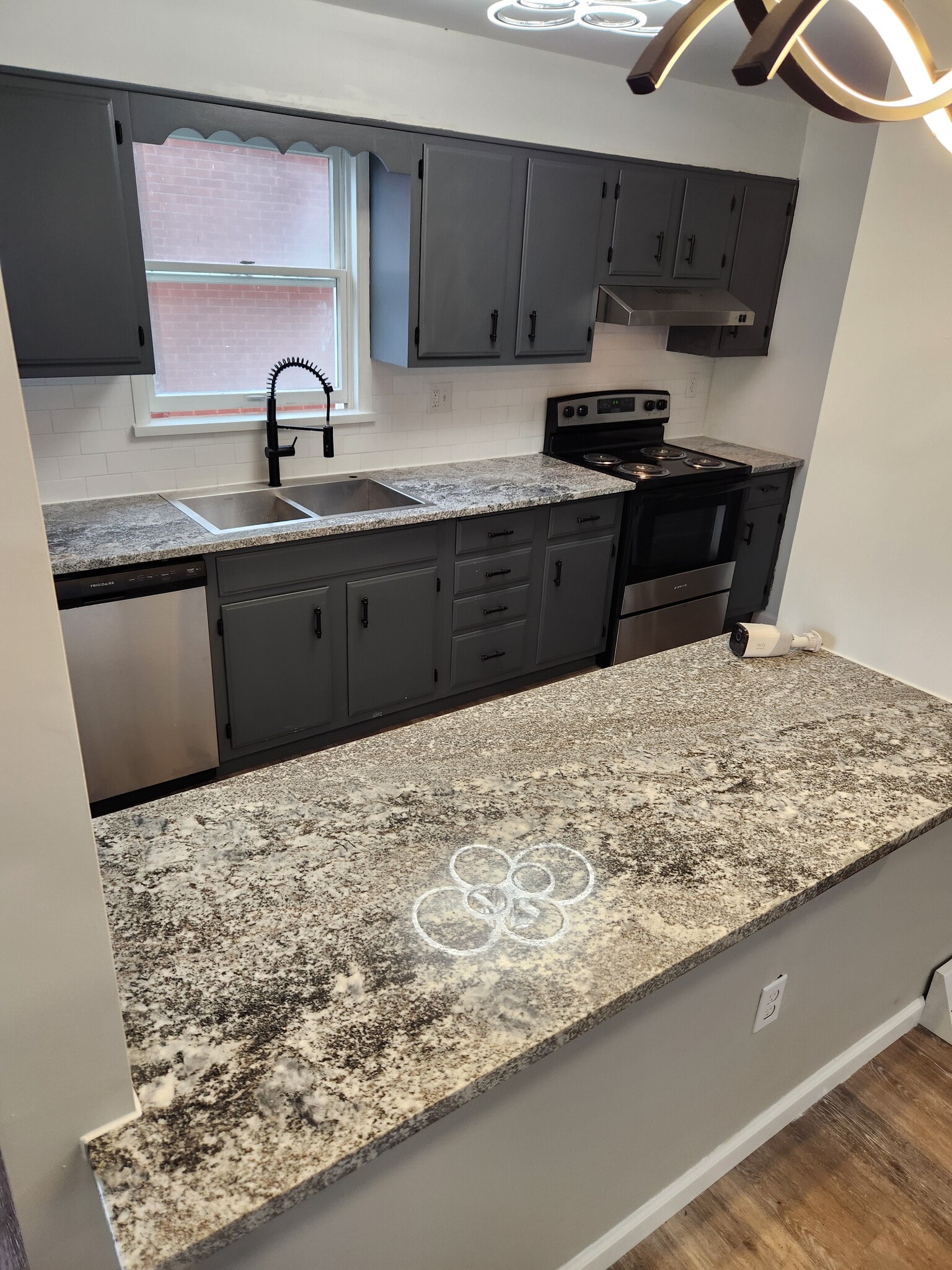 Building Photo - 334 Moyhend St