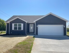 Building Photo - 560 Labrador Dr