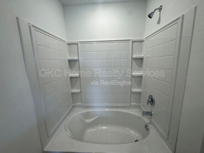 Building Photo - 3901 Dutch Ln