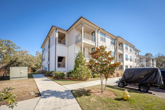 Building Photo - Coastal living right in the middle of Ocea...