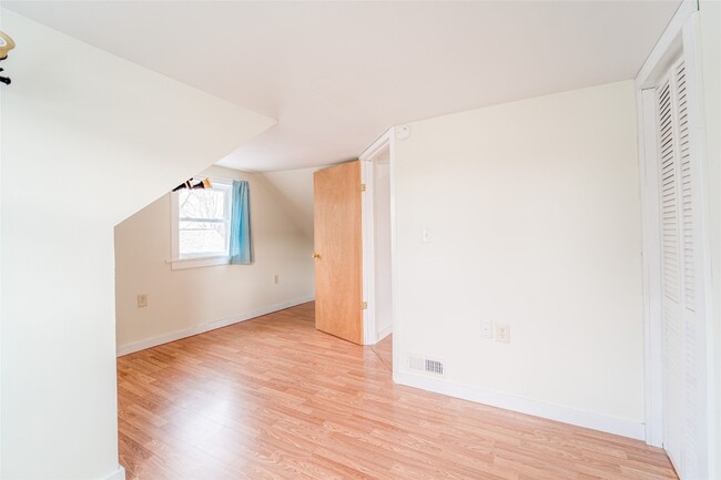 Building Photo - 425 Clayton Ave