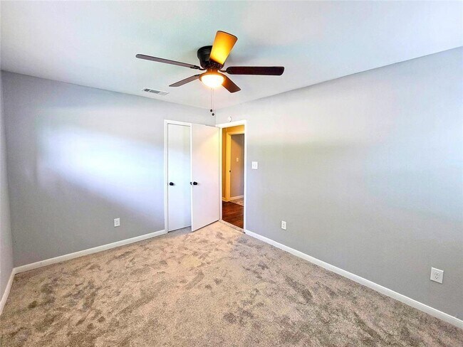 Building Photo - 8413 Robindell Dr