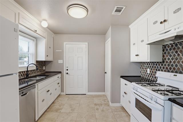 Building Photo - 3201 McCart Ave