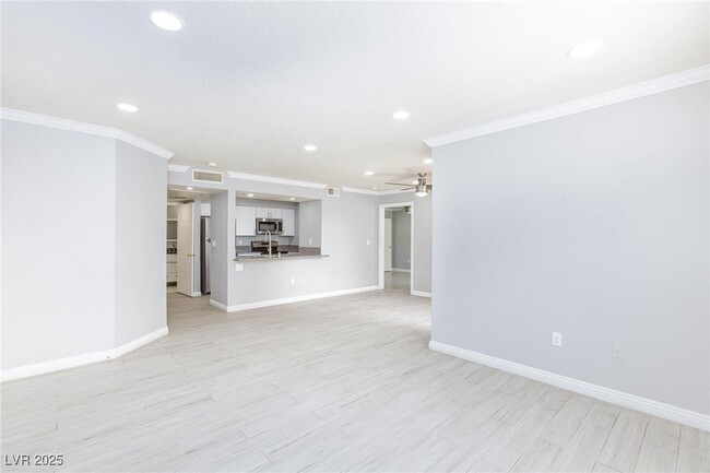 Building Photo - 8101 W Flamingo Rd