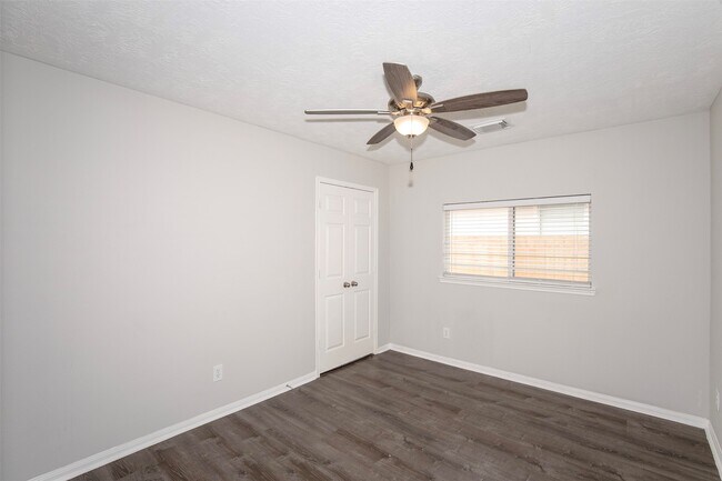 Building Photo - 863 Sierra Brook Ln