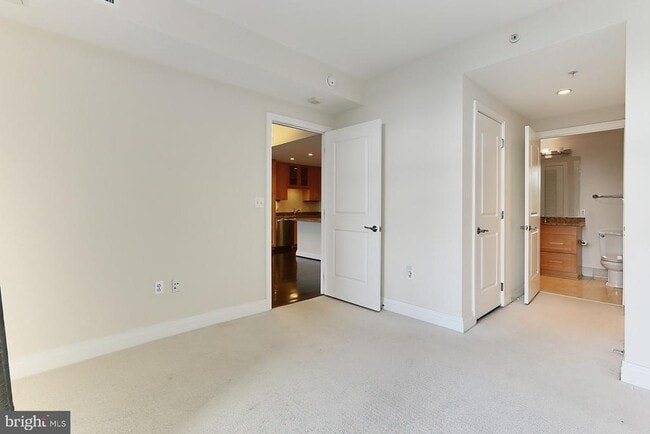 Building Photo - 8220 Crestwood Heights Dr