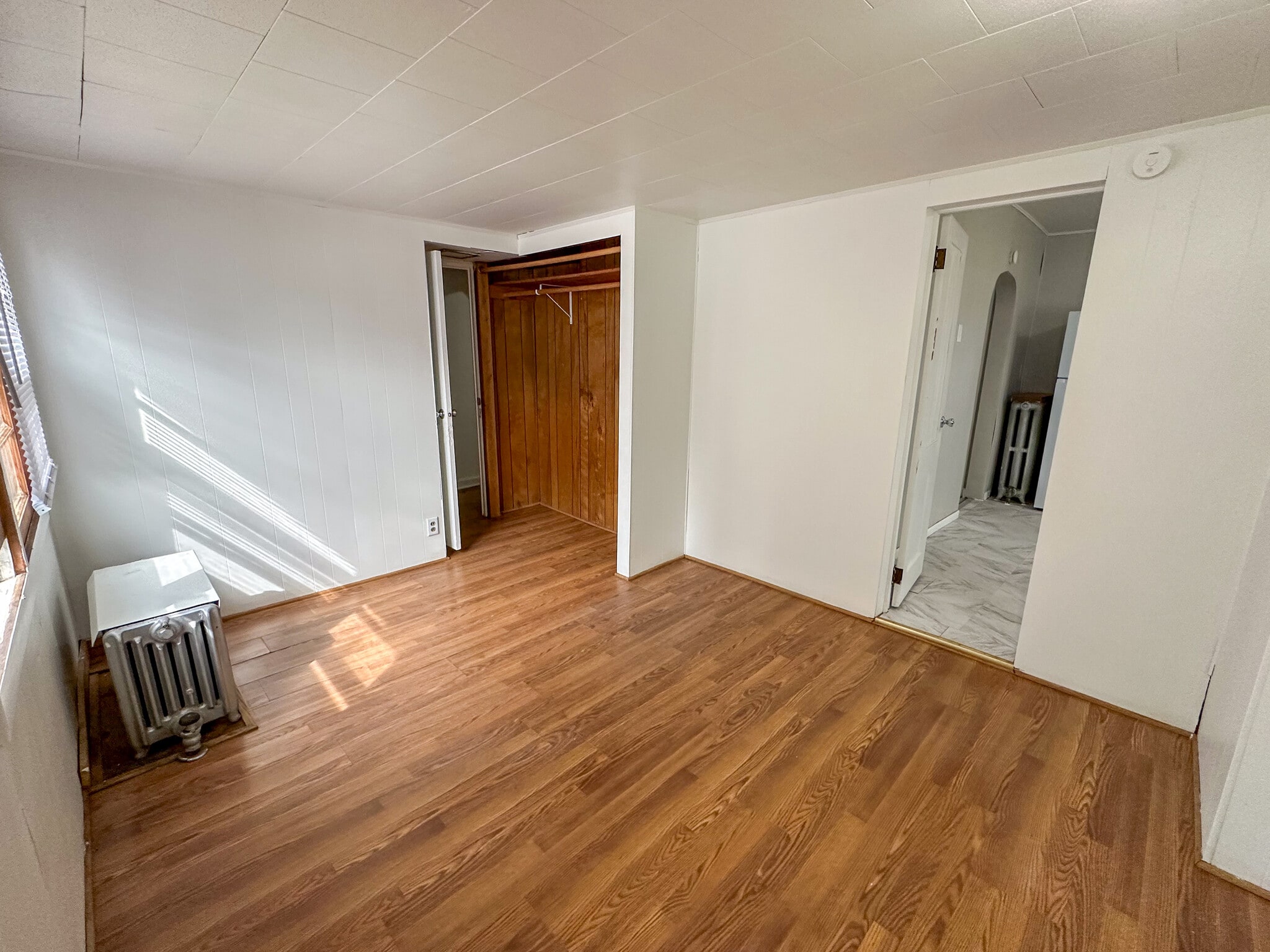 Building Photo - 401 S Oak St