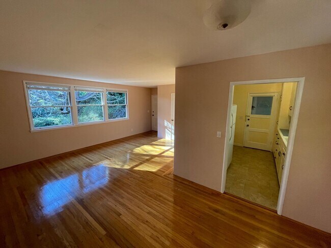 Building Photo - 1675 Woodland Ave