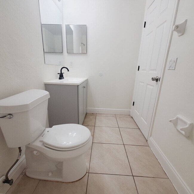 Building Photo - 777/779 Bedford Drive