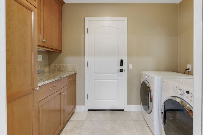 Building Photo - Beautiful 3 Bedroom home in Stonegate