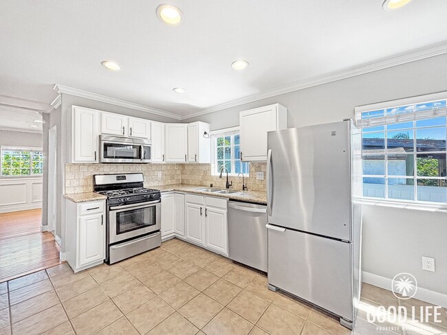 Building Photo - Cozy 2 bedroom, 1 bathroom home in North Park!