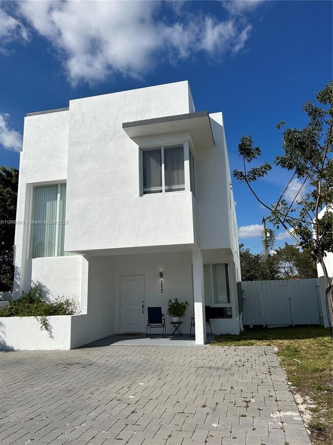 Primary Photo - 177 E 16th St