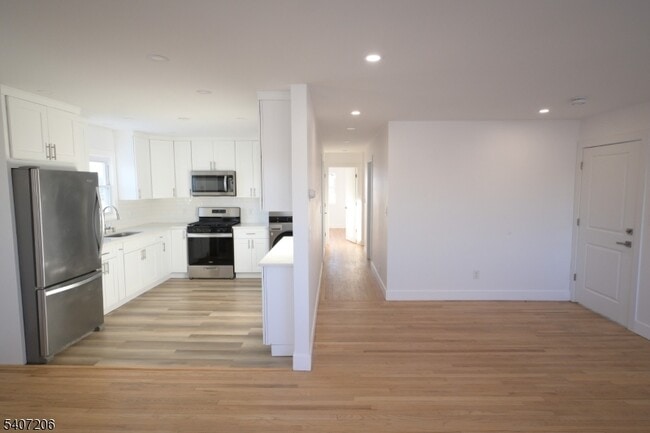 Building Photo - 1222 Broadway