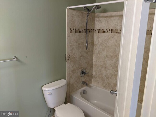 Building Photo - 19318 Diamond Lake Dr