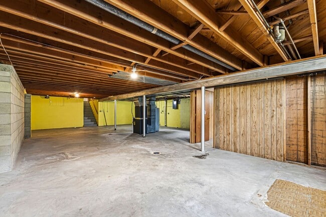 Building Photo - Remodeled 3-bedroom, 1-bath ranch with Attached Garage & Full Basement