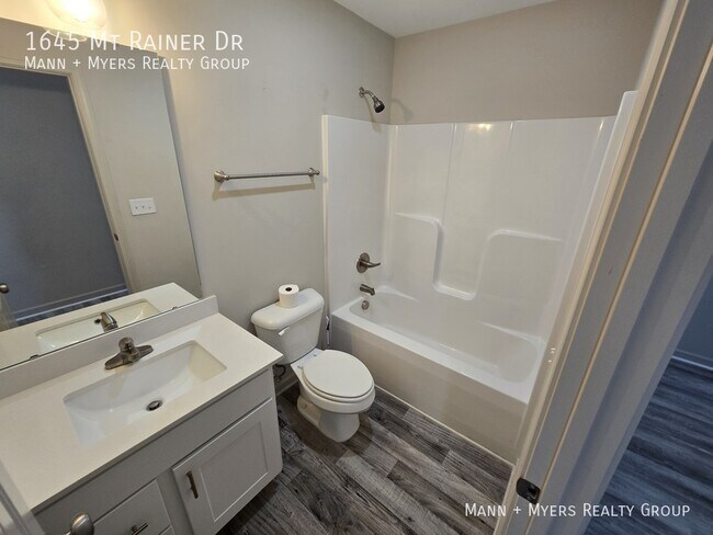 Building Photo - 1645 Mount Rainer Dr