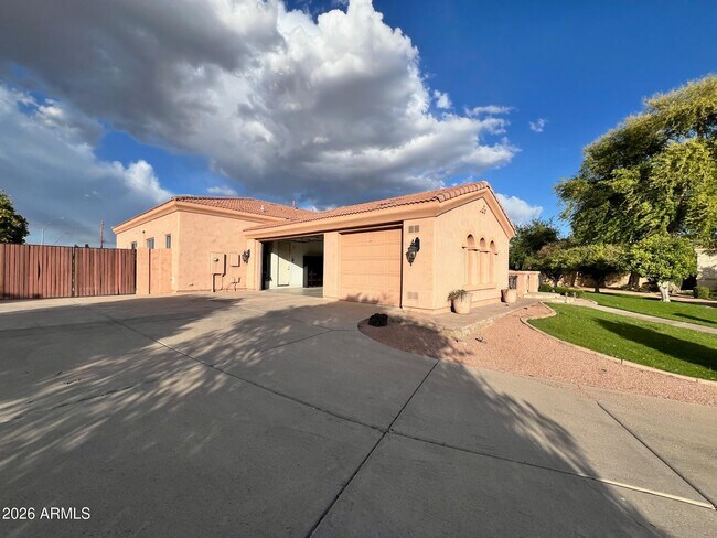 Building Photo - 3550 E June Cir