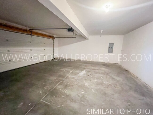 Building Photo - 610 NE Hunter Dr