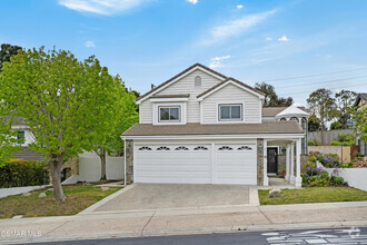 Building Photo - 6 Village Cir