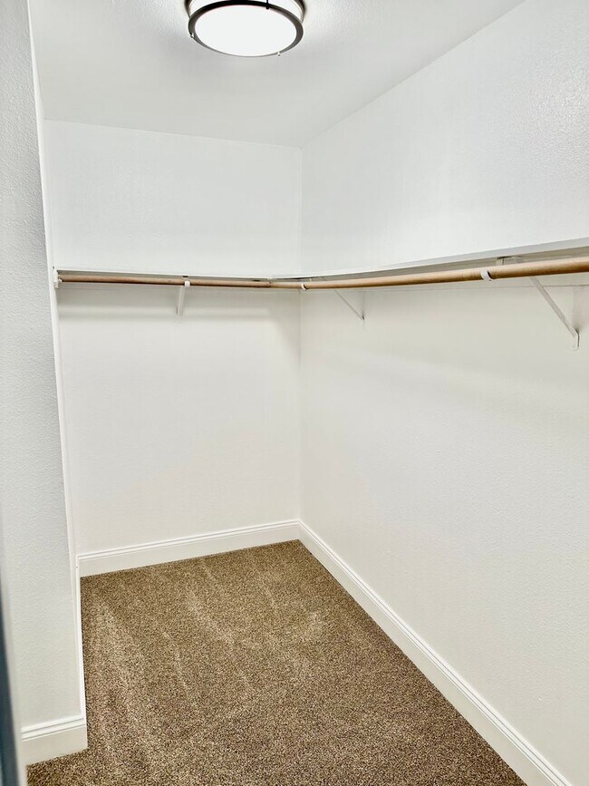 Building Photo - Fully Remodeled 3/2 in Northwest Fresno