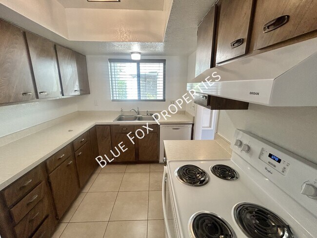 Building Photo - 3456 N Richland Dr
