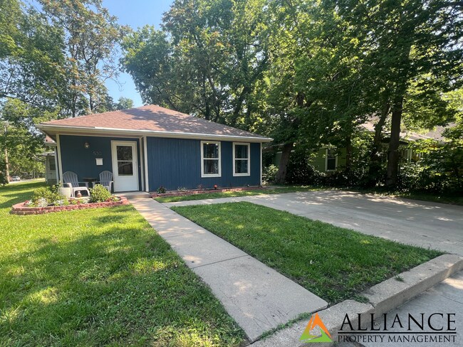 Building Photo - 530 Bluemont Ave