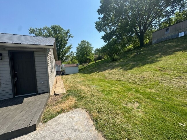 Building Photo - Updated 3BR Home on Half Acre in Kingsport, TN