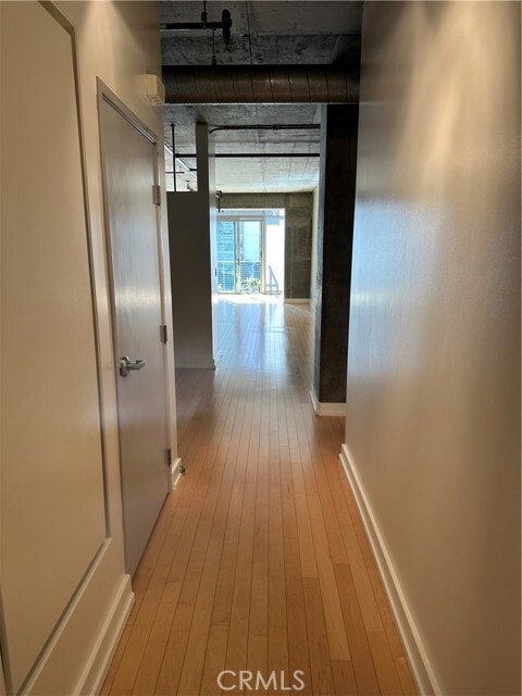 Building Photo - 645 W 9th St