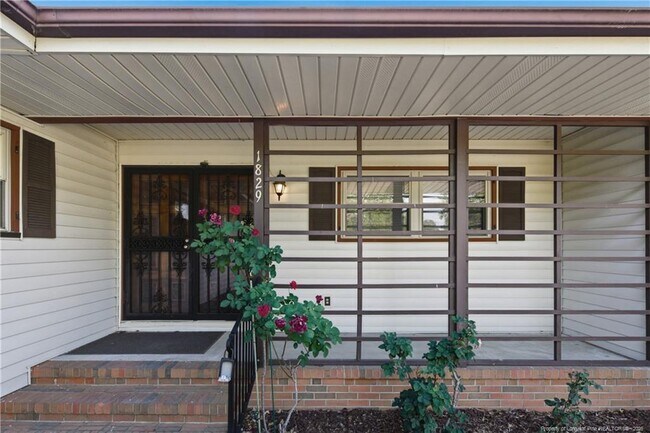 Building Photo - 1829 Martindale Dr