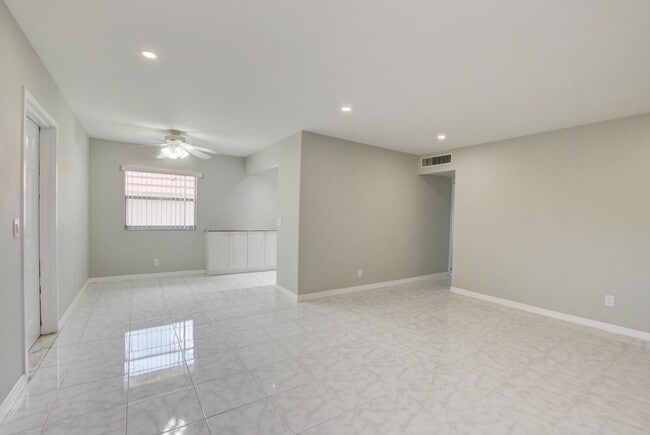 Building Photo - 193 Tuscany Ln