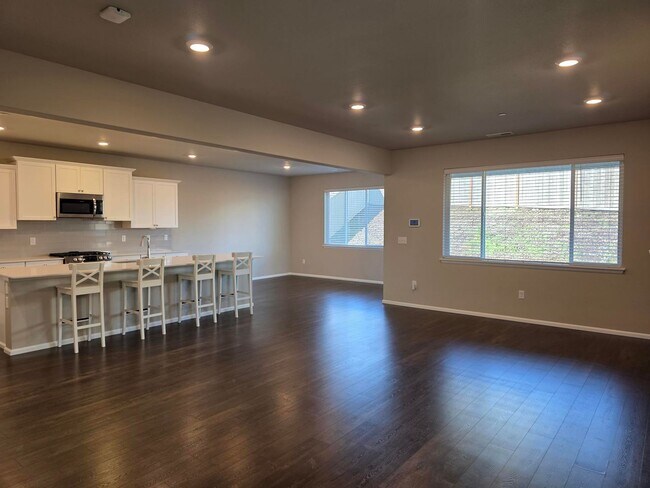 Building Photo - 4 Bedroom Home in Soundview Estates!