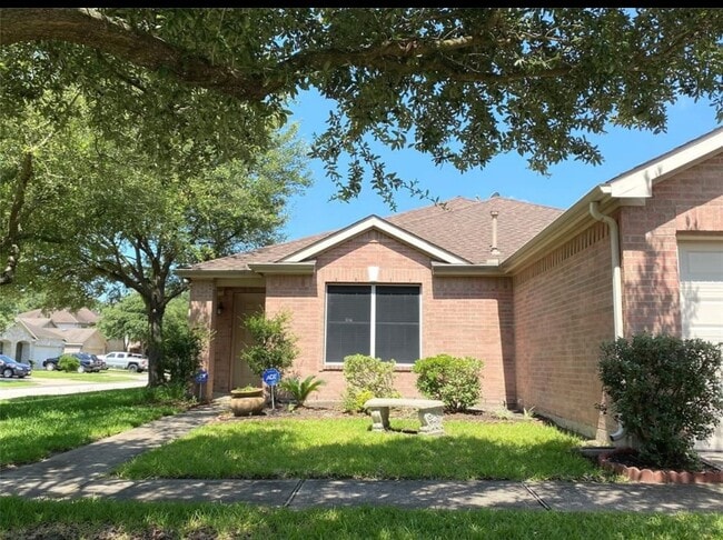 Building Photo - 19707 Rippling Brook Ln