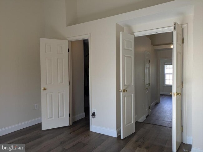 Building Photo - 21785 Brondesbury Park Terrace