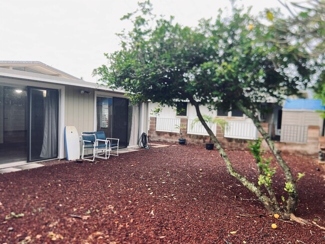 Building Photo - 350 Ulupaina St