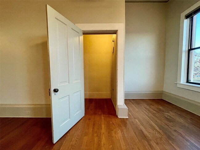 Building Photo - 105 W Hickory St