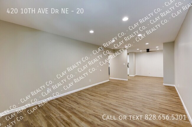 Building Photo - 420 10th Ave Dr NE